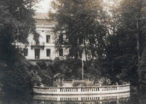 Widok pałacu od strony patio