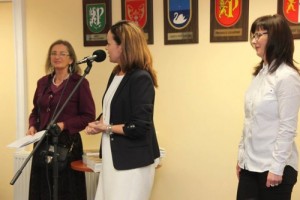 Działaczki Fundacji "Bursztynowym szlakiem" postanowiły podziękować darczyńcom wyjątkową publikacją