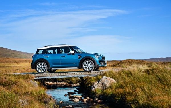 p90240591_lowres_mini-cooper-s-countr
